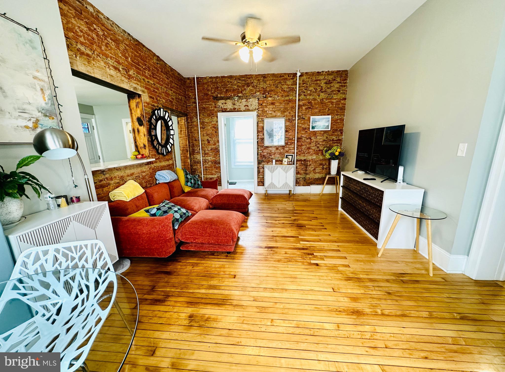 525 LEVERINGTON AVENUE 1R