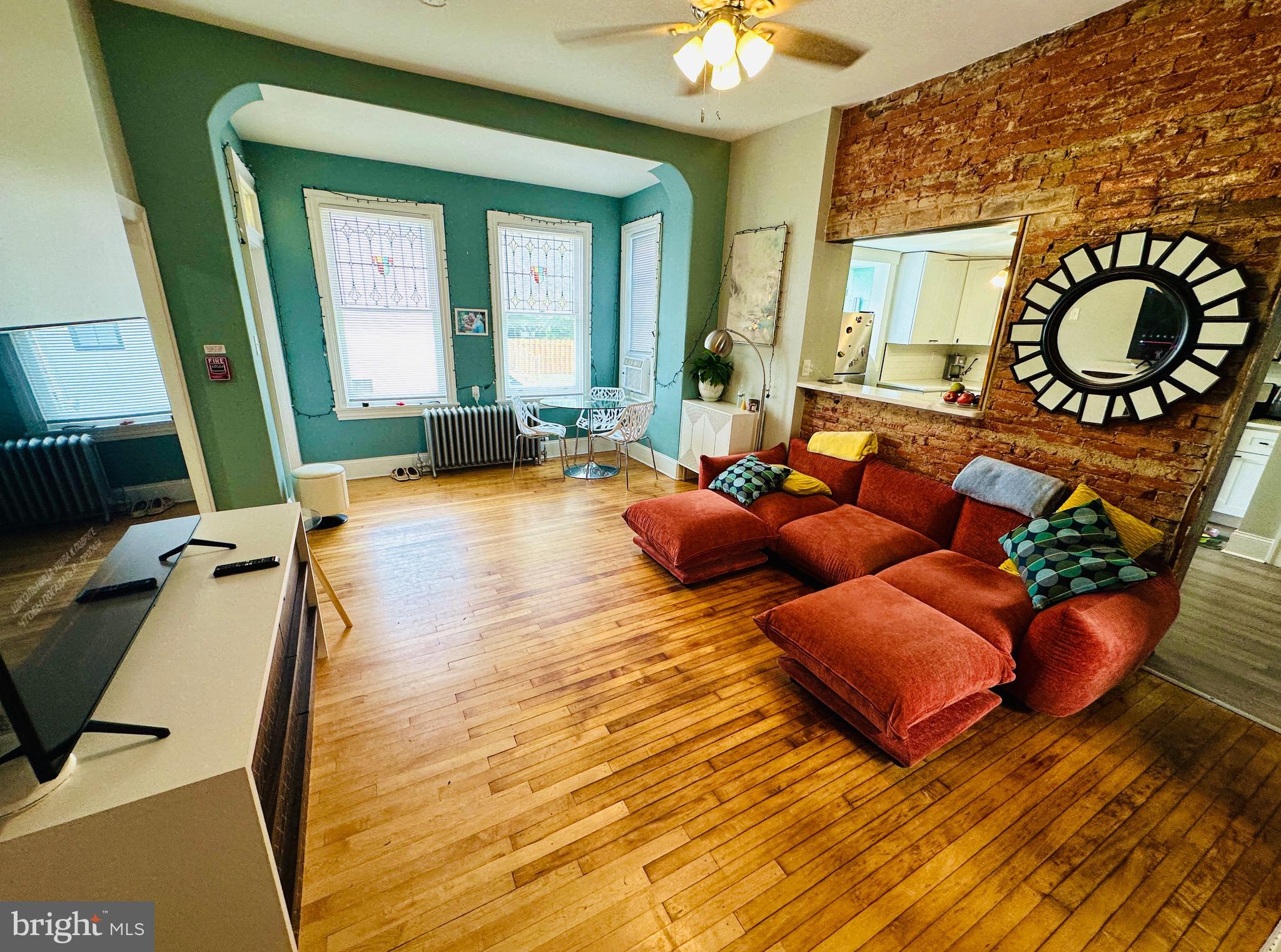 525 LEVERINGTON AVENUE 1R