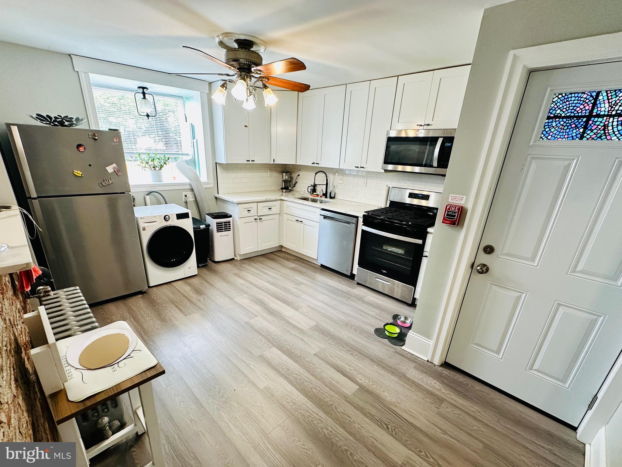 525 LEVERINGTON AVENUE 1R