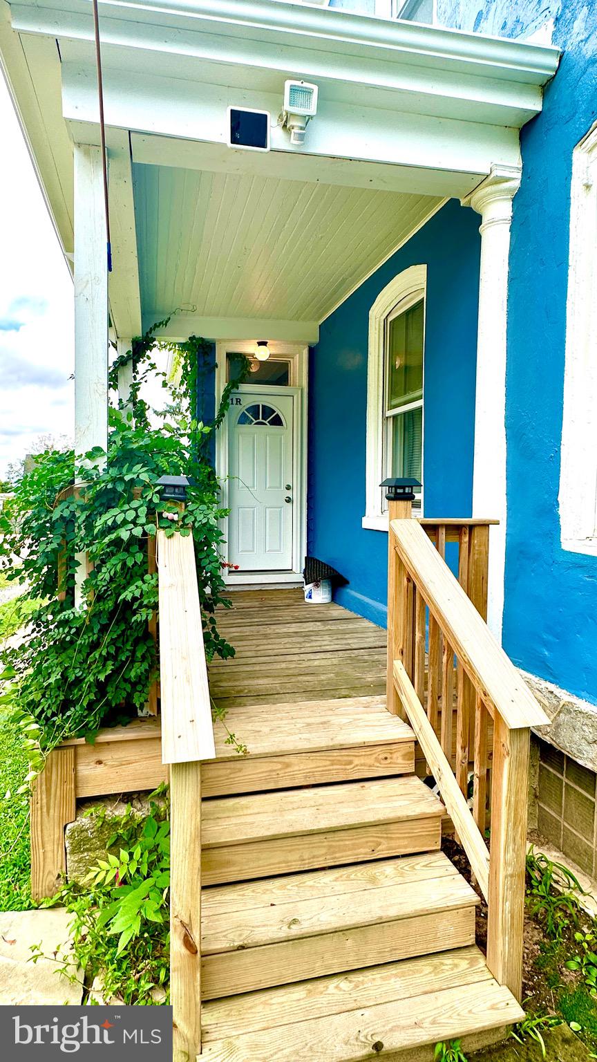 525 LEVERINGTON AVENUE 1R