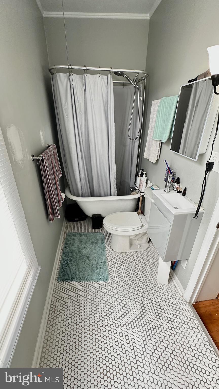 525 LEVERINGTON AVENUE 1R