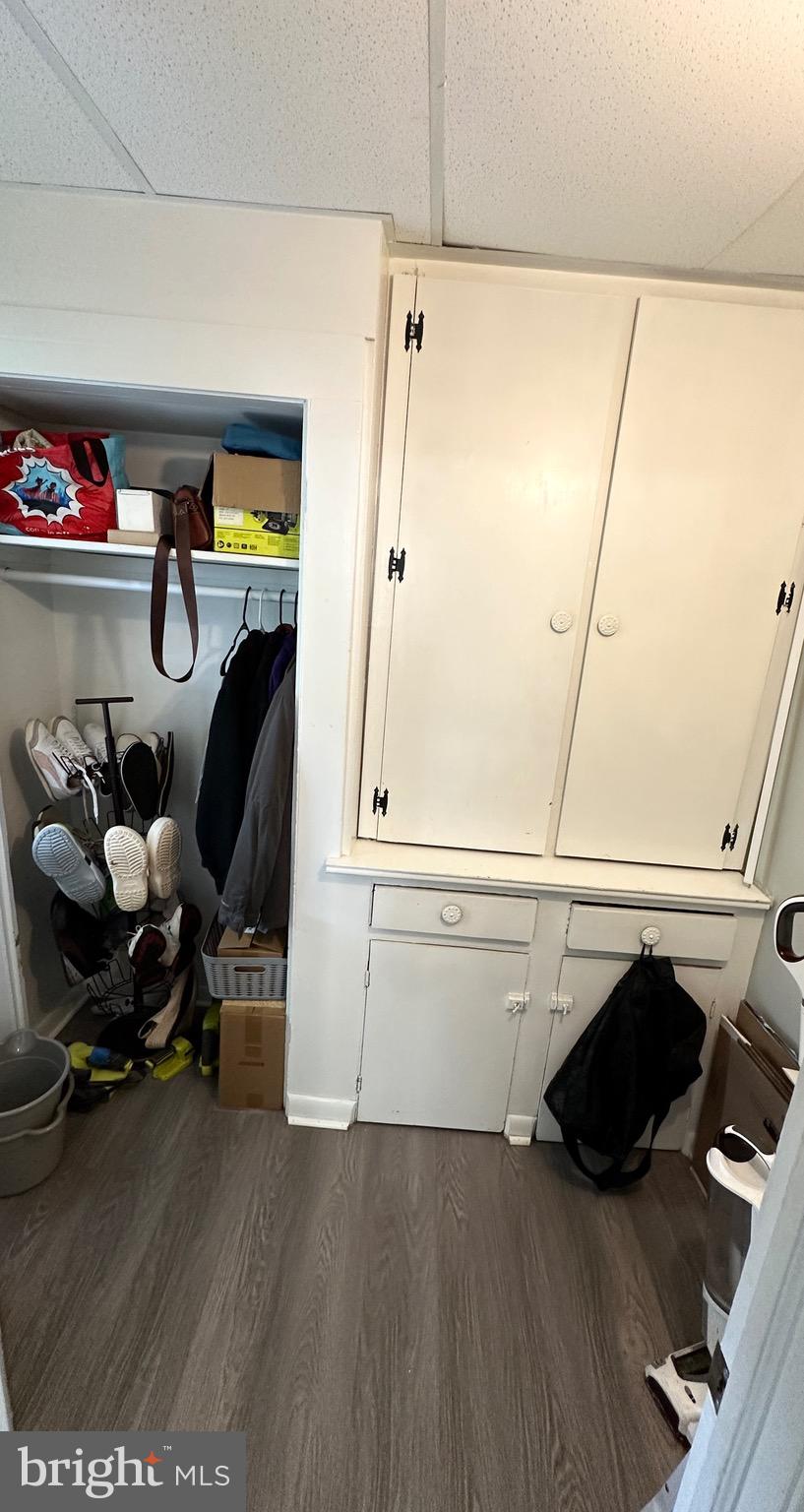 525 LEVERINGTON AVENUE 1R