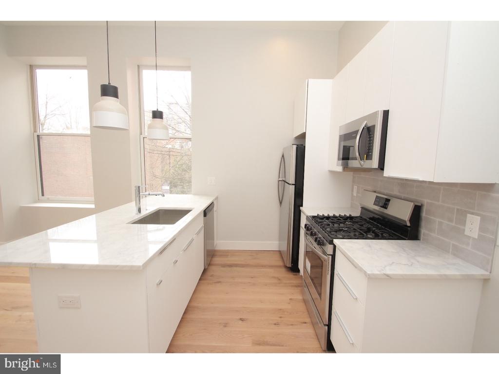 220 S 3RD ST #204