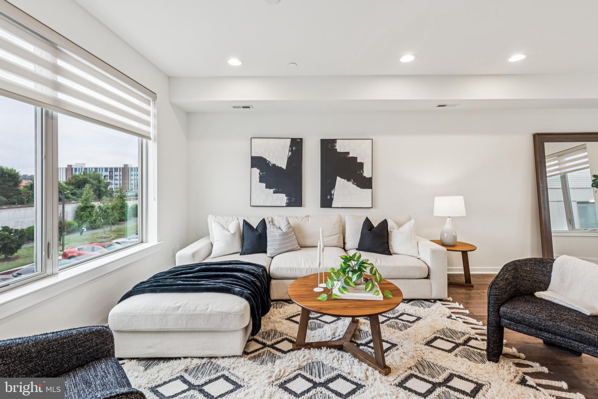 2113 KENSINGTON WALK