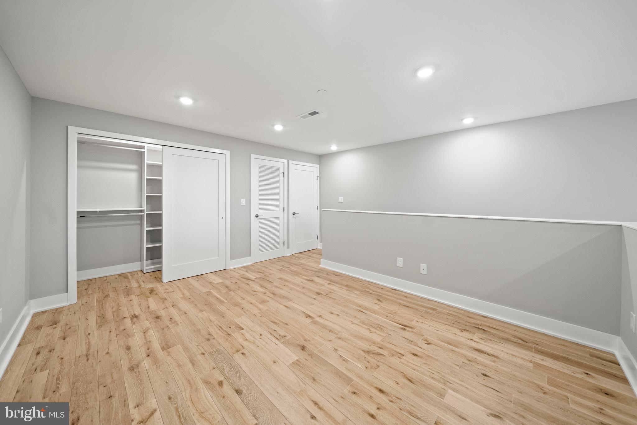 1000 W GIRARD AVENUE