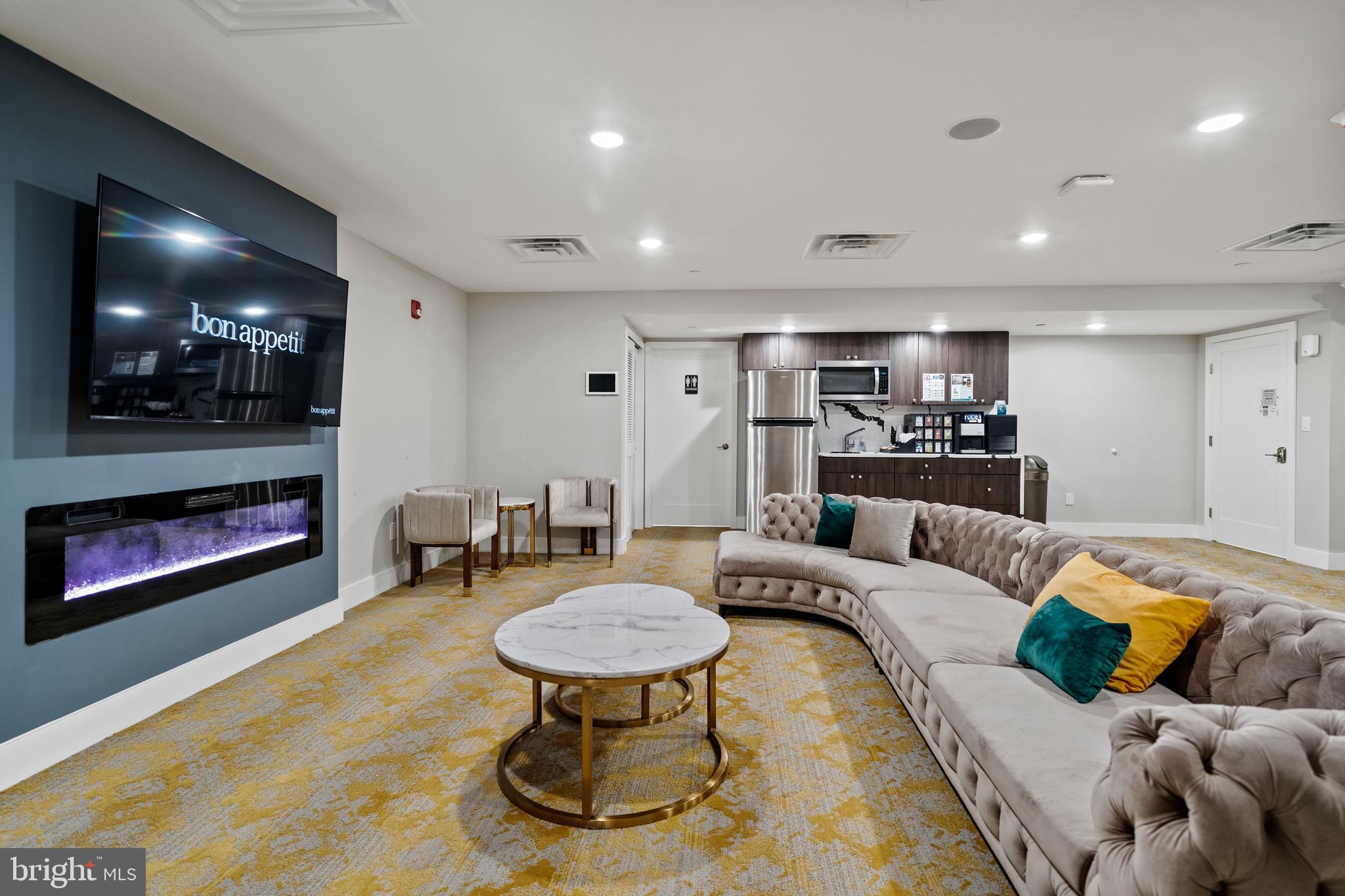 1000 W GIRARD AVENUE