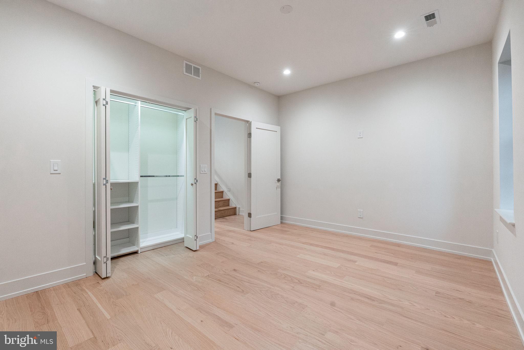 2005 SAINT ALBANS STREET