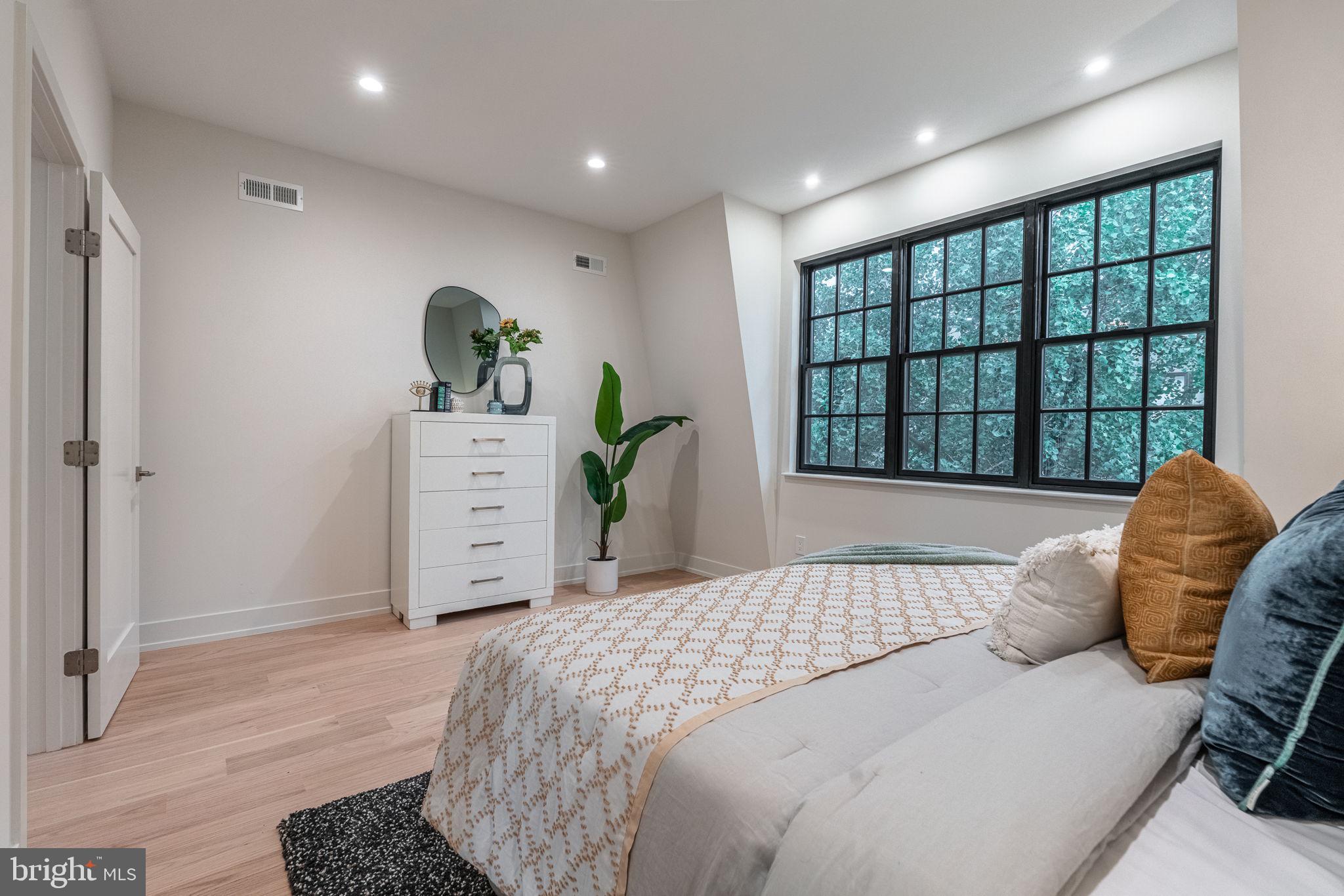 2005 SAINT ALBANS STREET