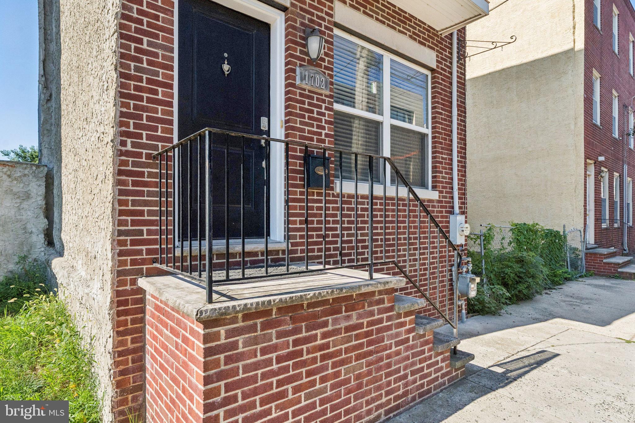 1702 CARPENTER STREET