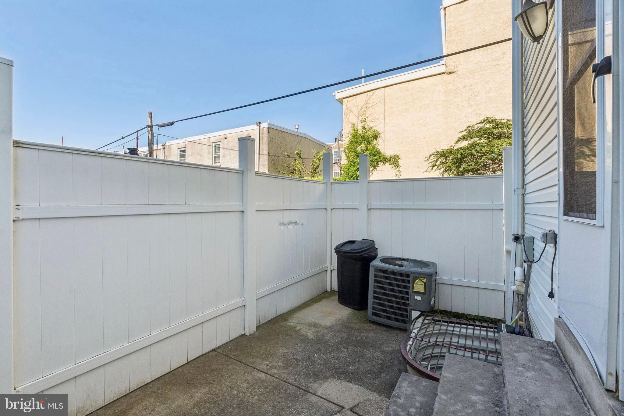 1702 CARPENTER STREET