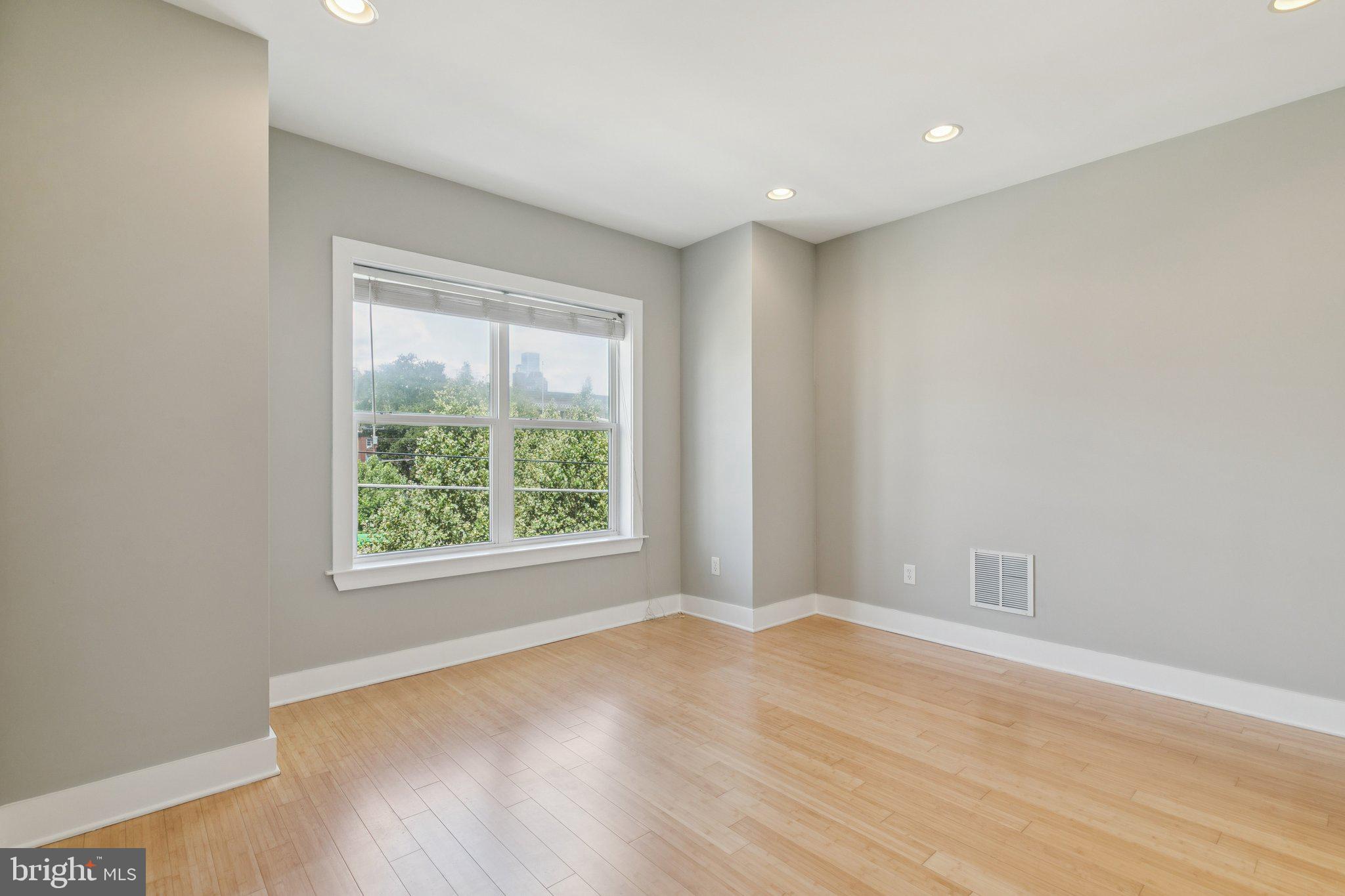 1702 CARPENTER STREET