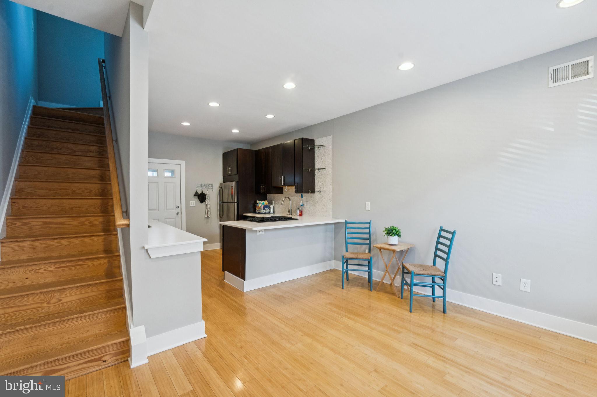 1702 CARPENTER STREET