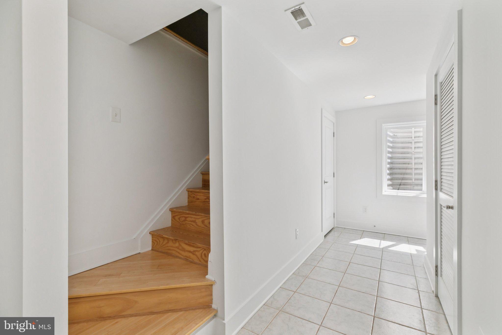 1702 CARPENTER STREET