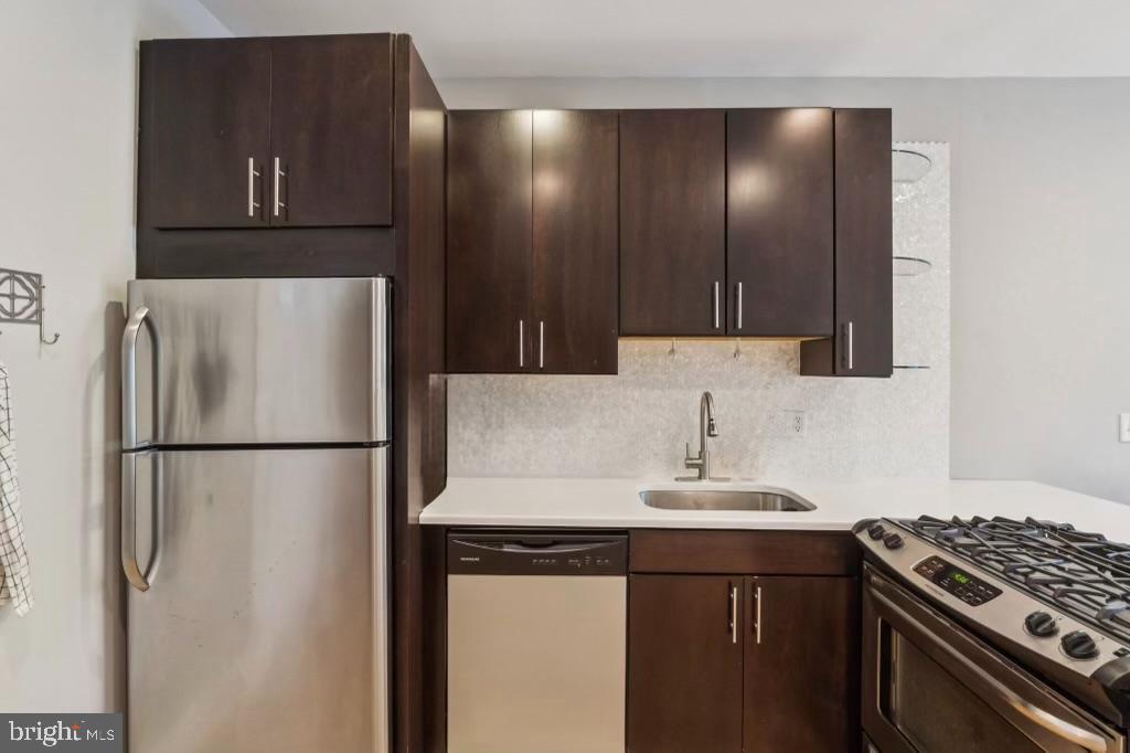 1702 CARPENTER STREET