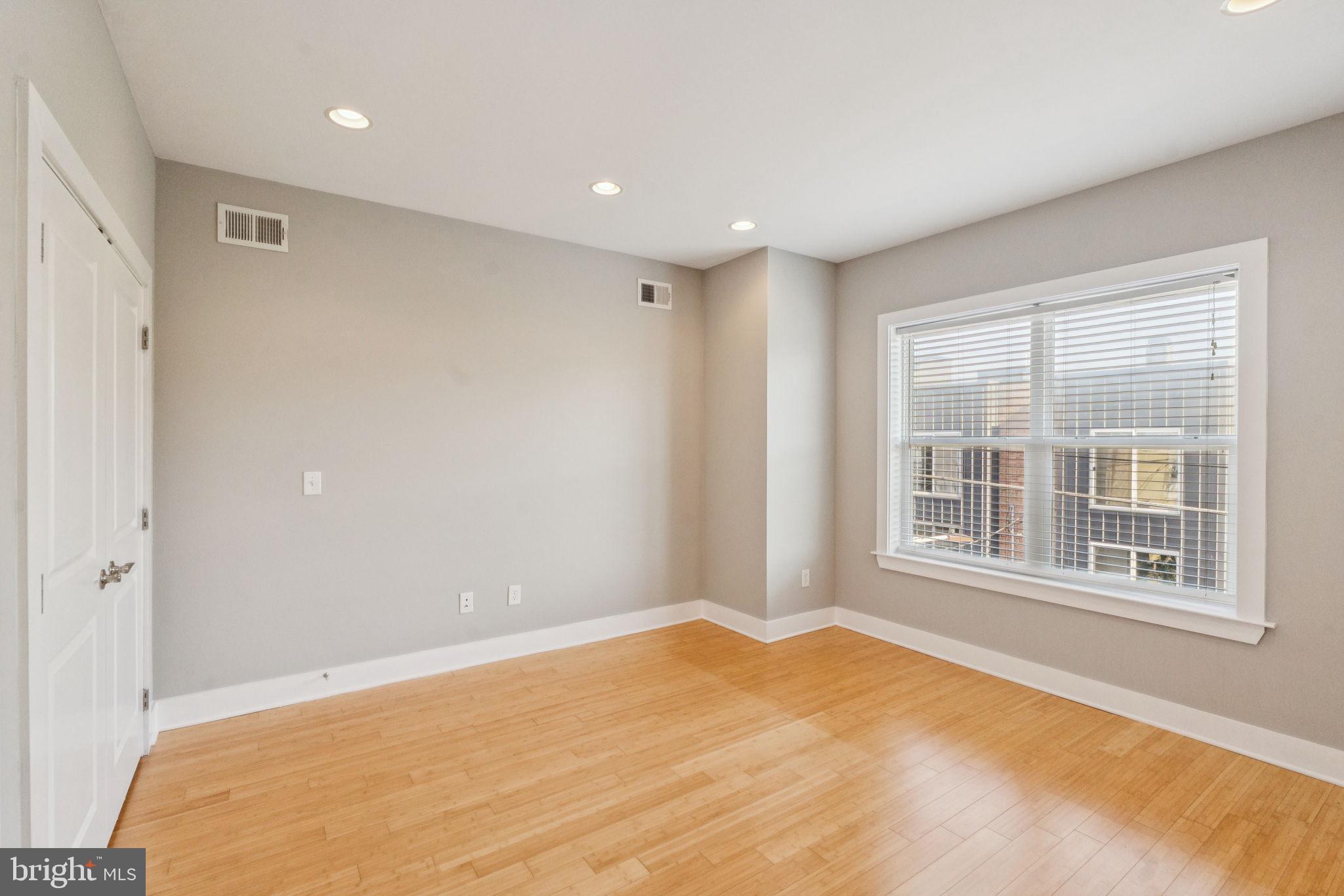 1702 CARPENTER STREET