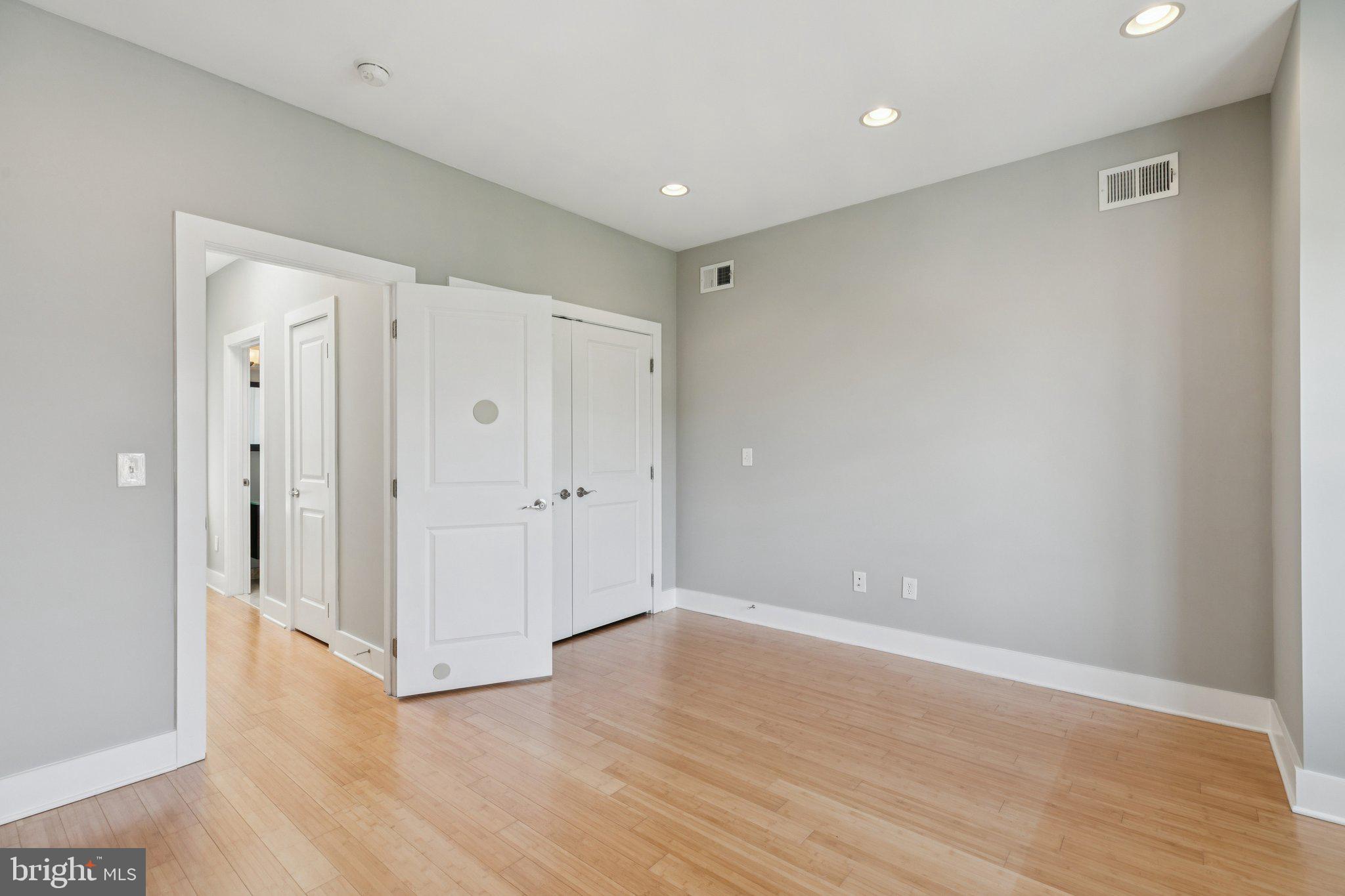 1702 CARPENTER STREET