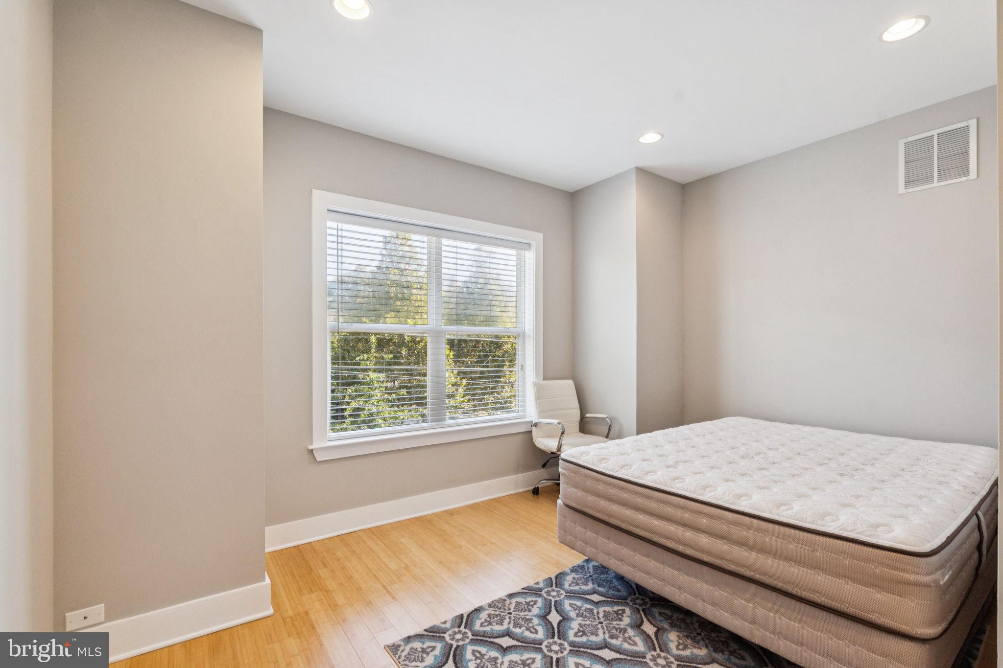 1702 CARPENTER STREET