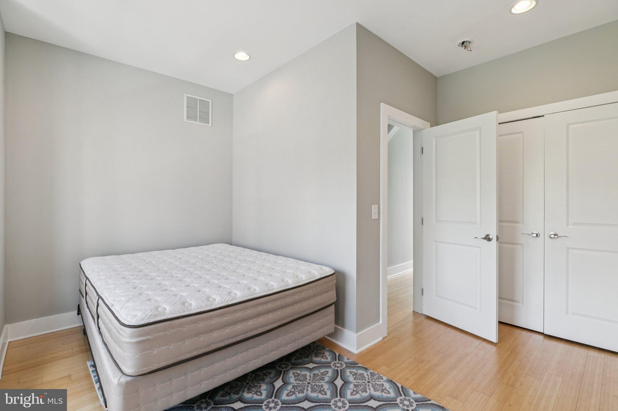 1702 CARPENTER STREET