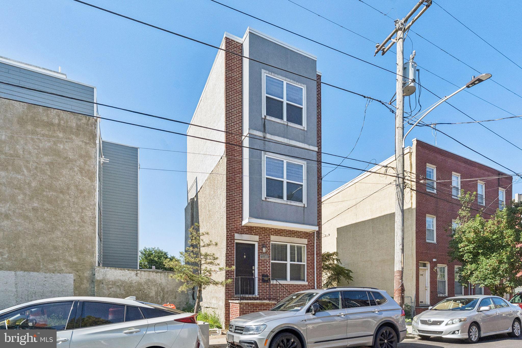 1702 CARPENTER STREET