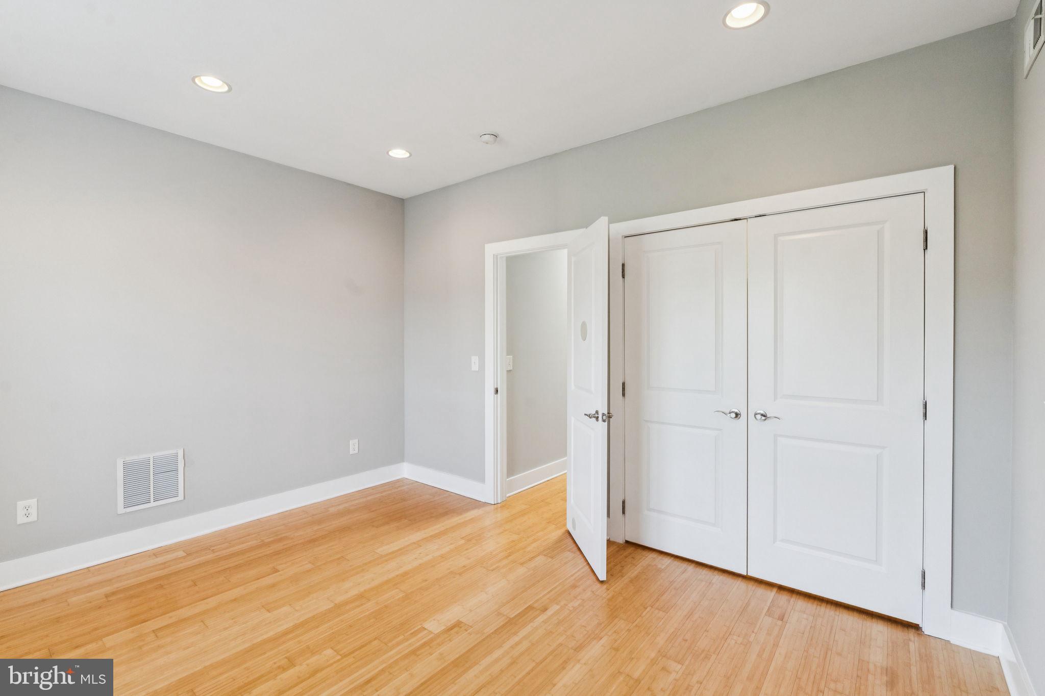 1702 CARPENTER STREET