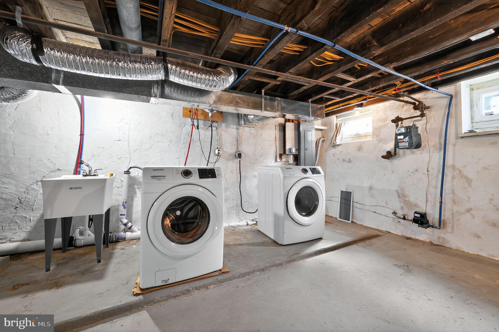 2211 N HOWARD STREET