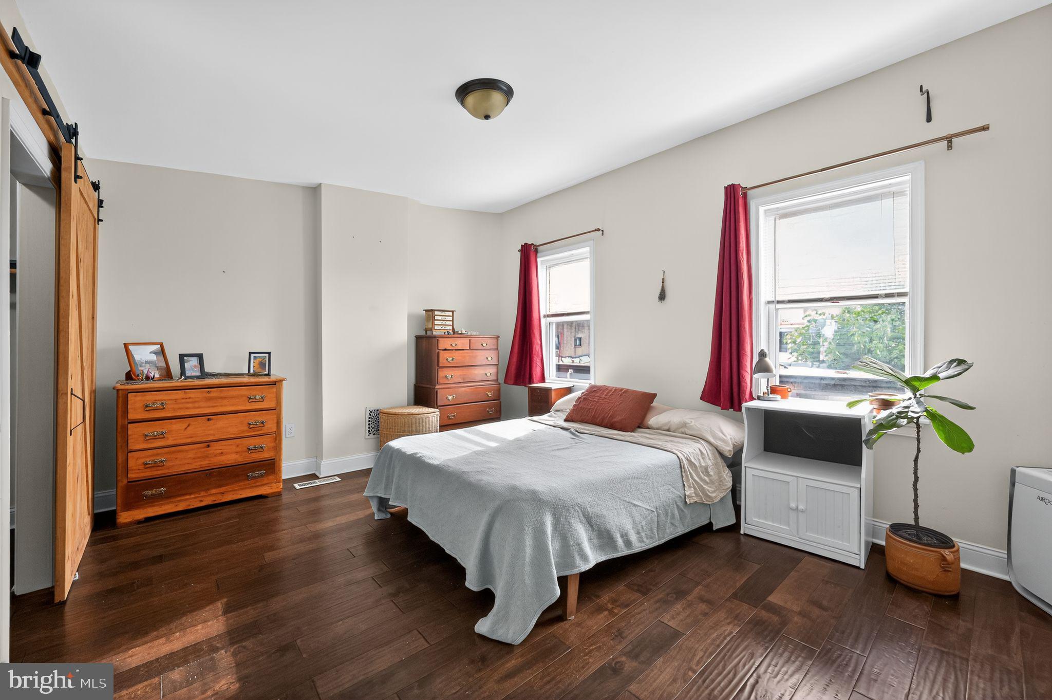 2211 N HOWARD STREET