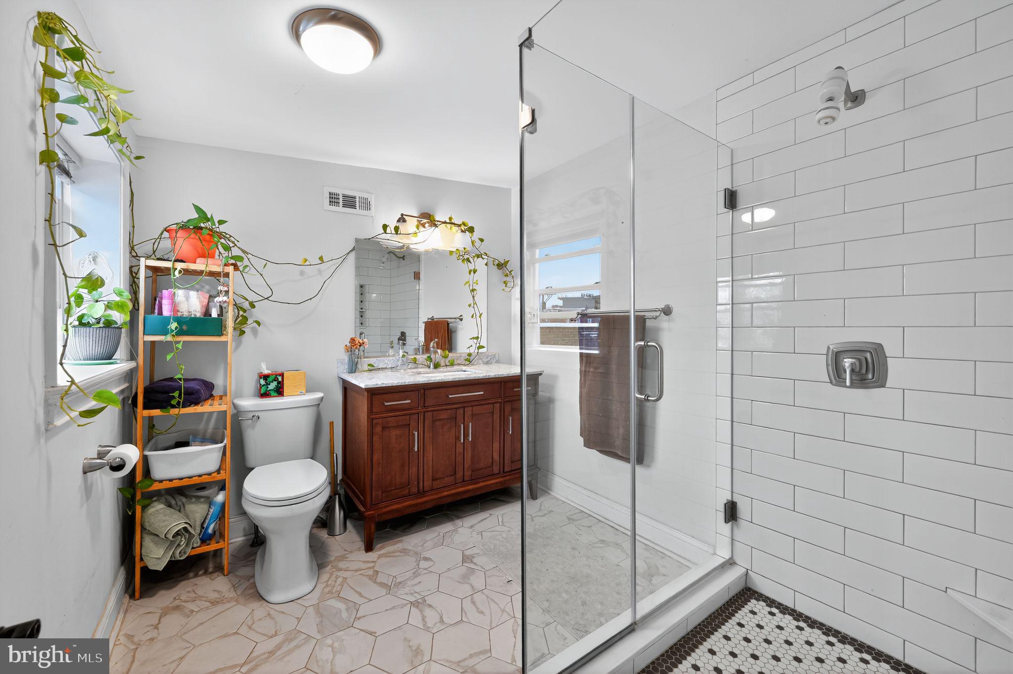 2211 N HOWARD STREET