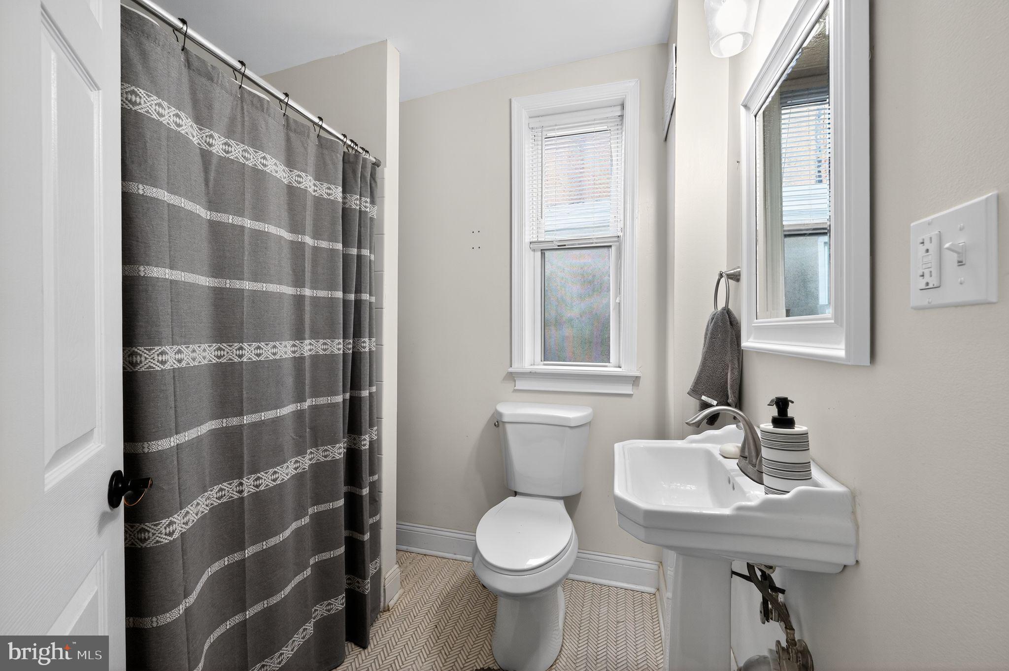 2211 N HOWARD STREET