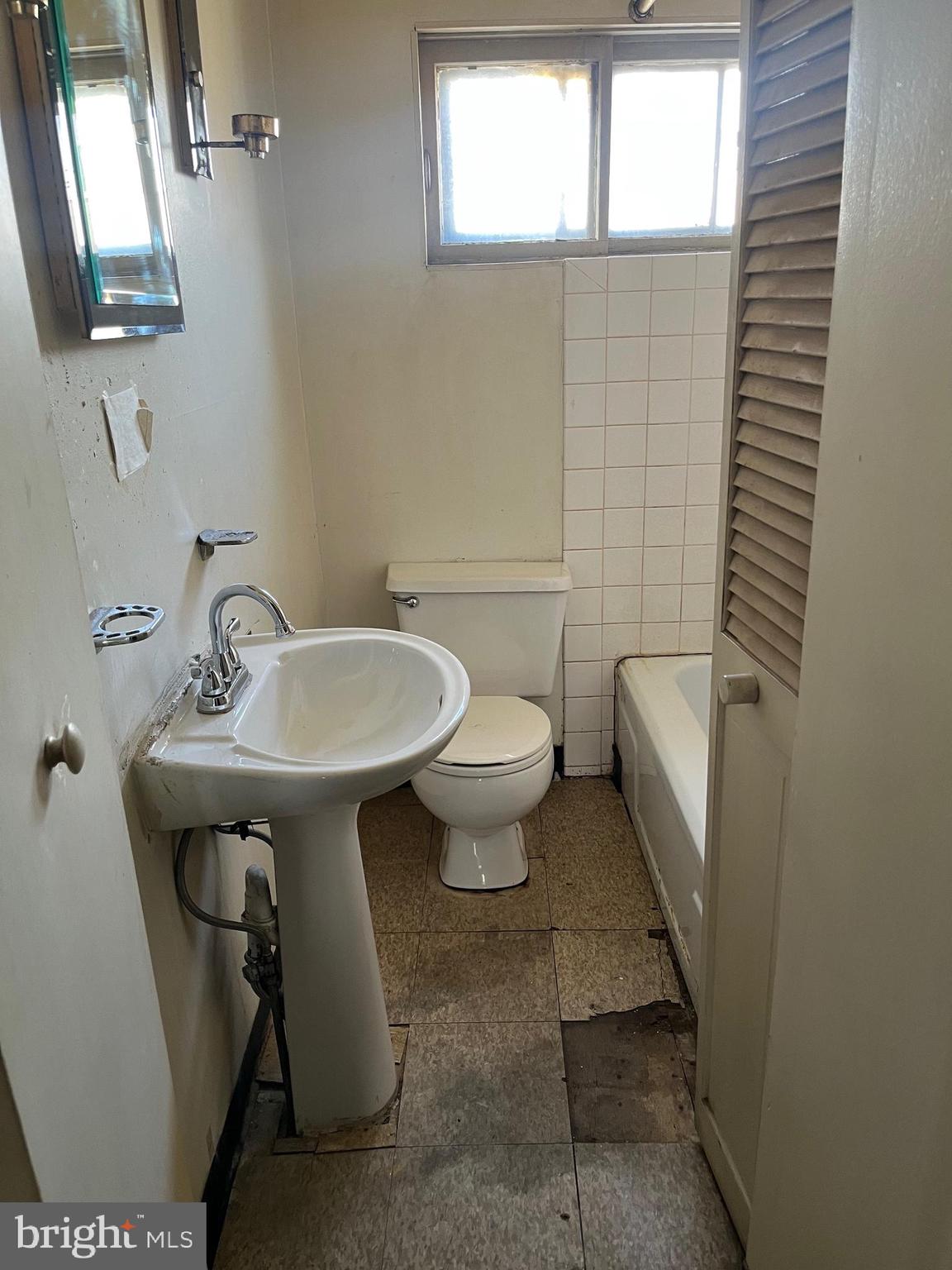 2218 S BOUVIER STREET