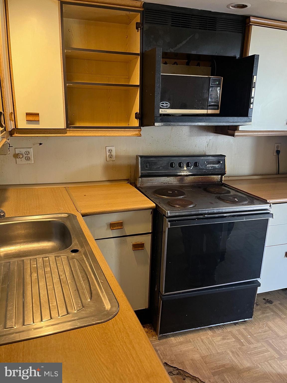 2218 S BOUVIER STREET