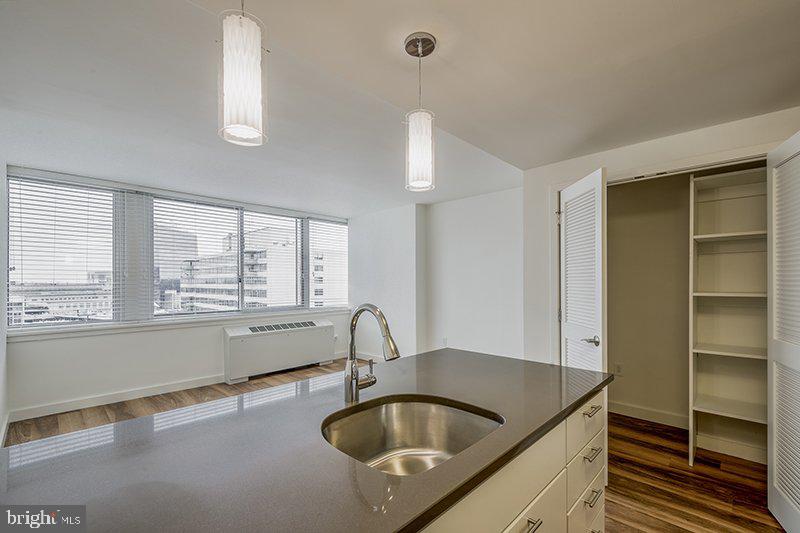 2200 BENJAMIN FRANKLIN PARKWAY 2B-E1014