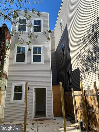 2215 N 10TH STREET