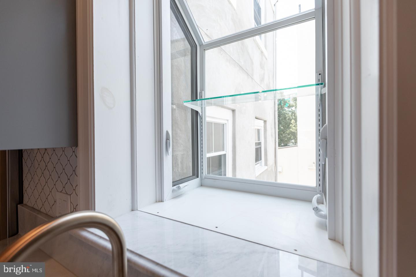 130 W LAUREL STREET 2