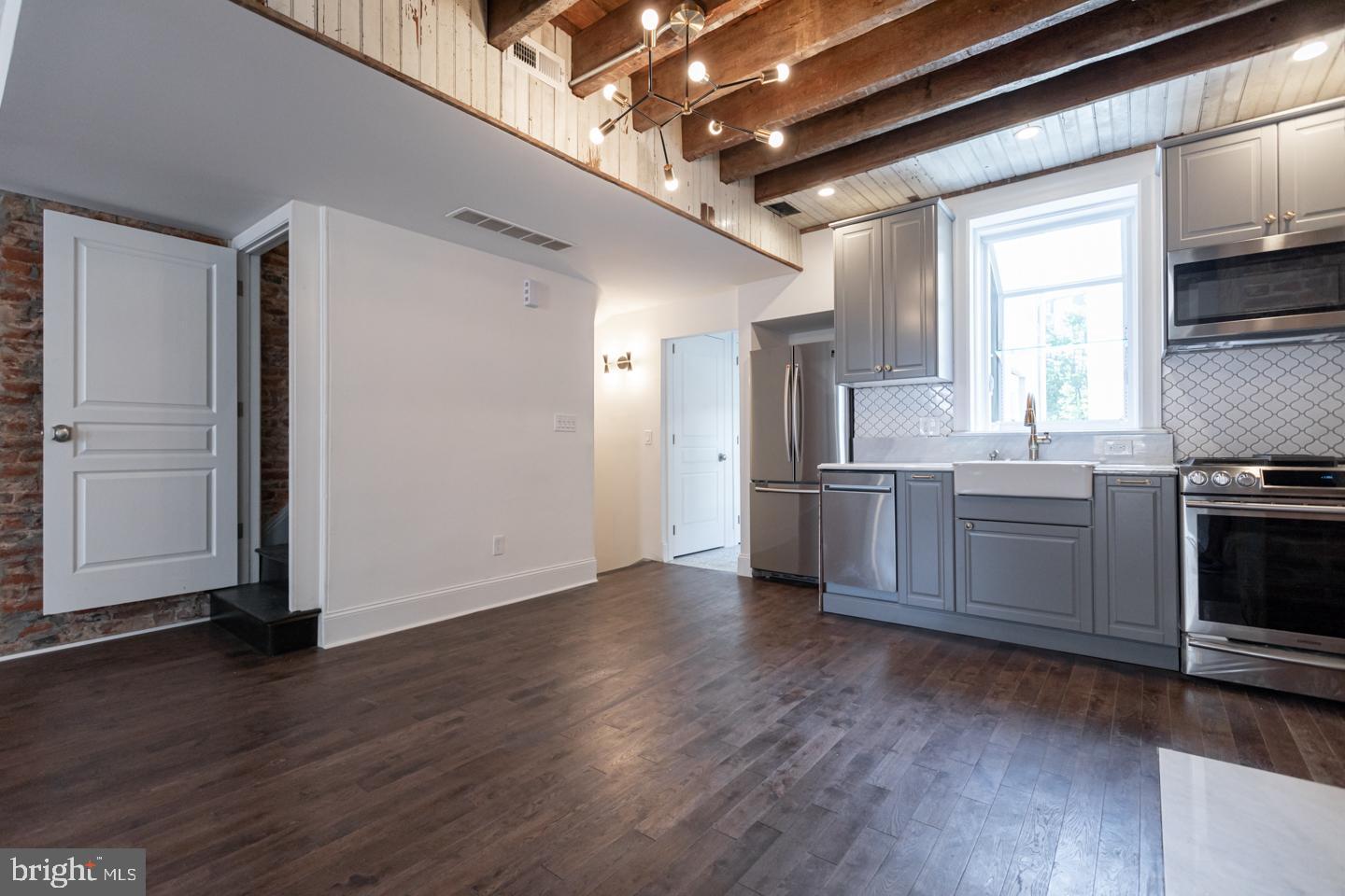 130 W LAUREL STREET 2