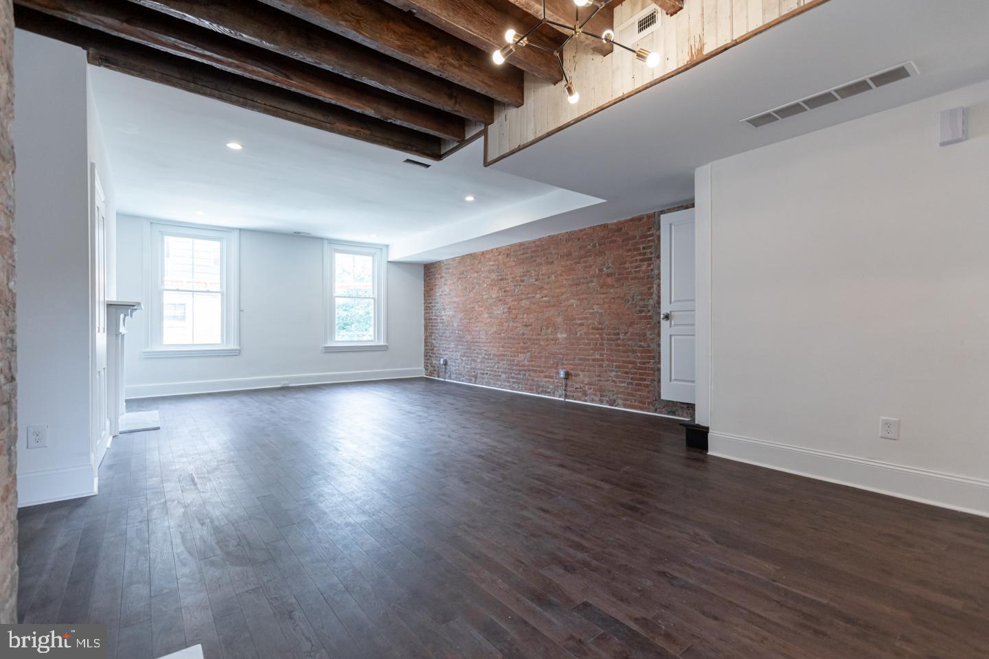 130 W LAUREL STREET 2