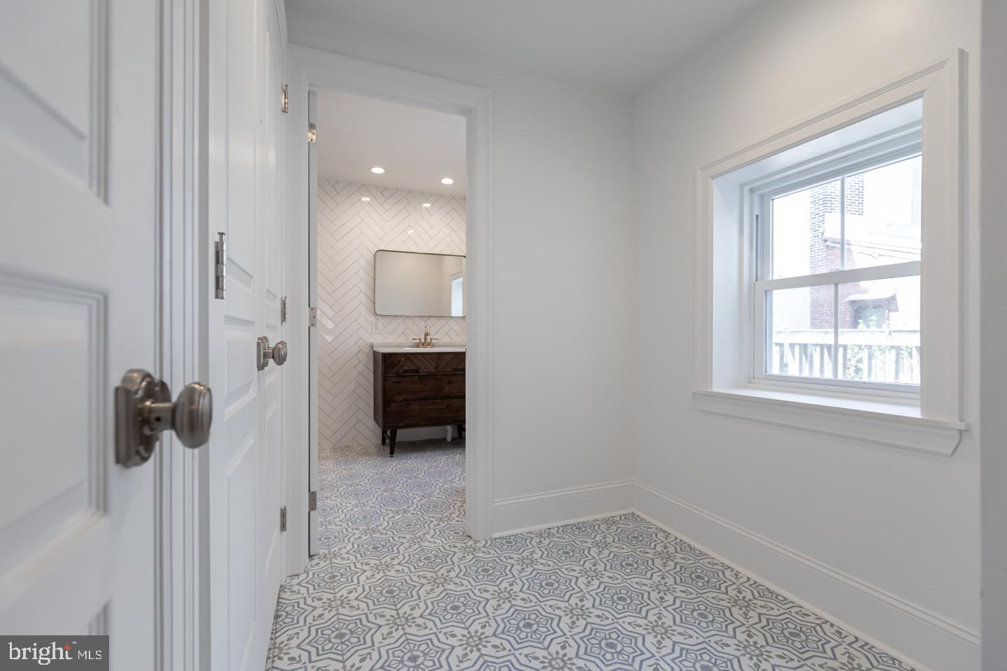 130 W LAUREL STREET 2