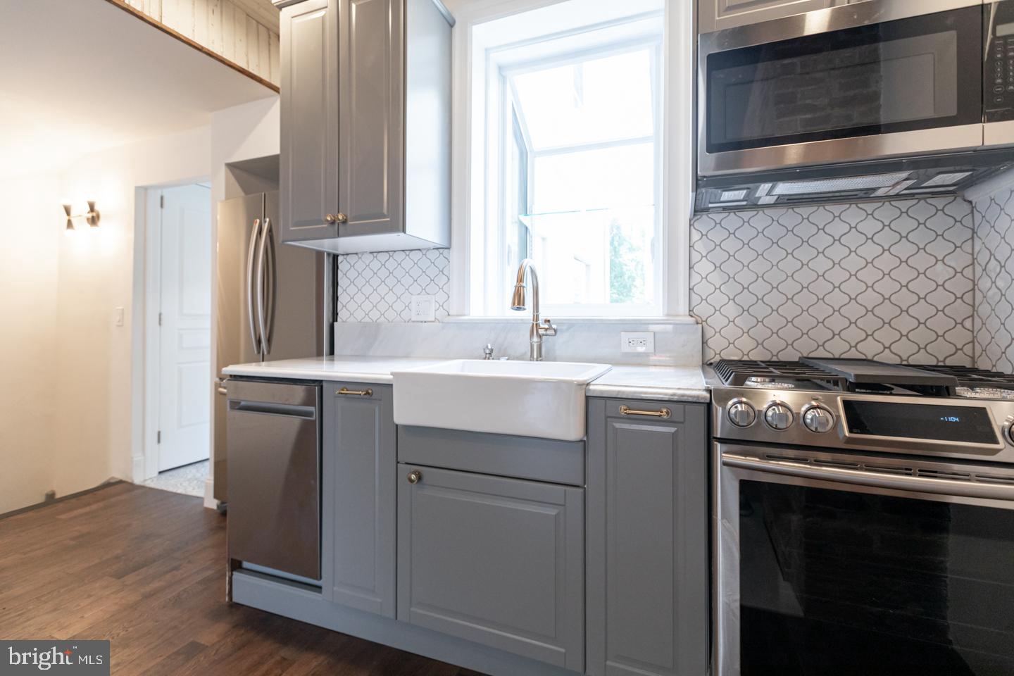 130 W LAUREL STREET 2