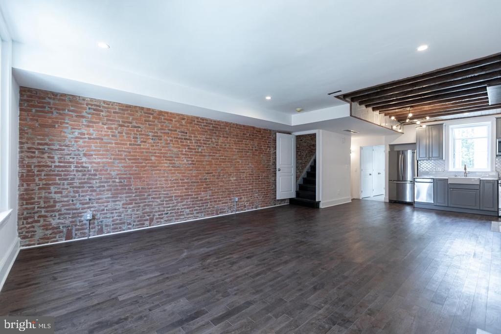 130 W LAUREL STREET 2