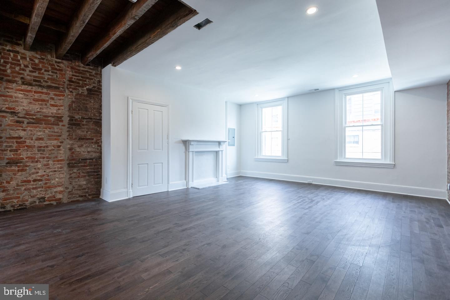 130 W LAUREL STREET 2