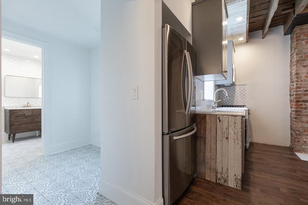 130 W LAUREL STREET 2