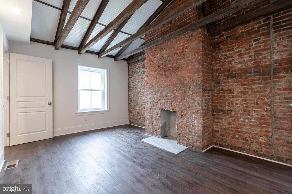 130 W LAUREL STREET 2