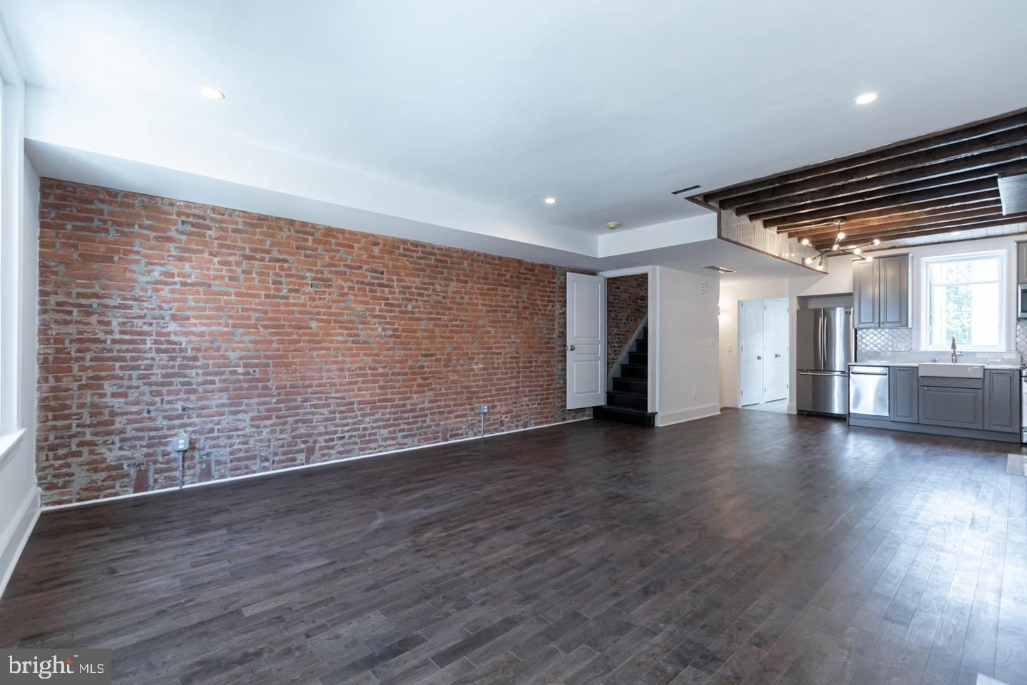 130 W LAUREL STREET 2