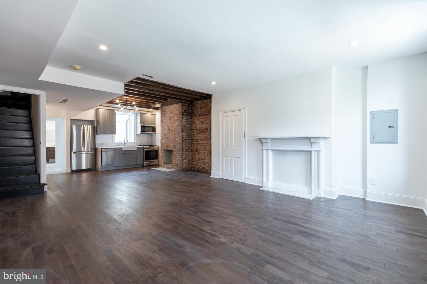 130 W LAUREL STREET 2