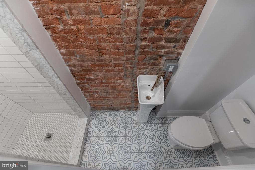 130 W LAUREL STREET 2