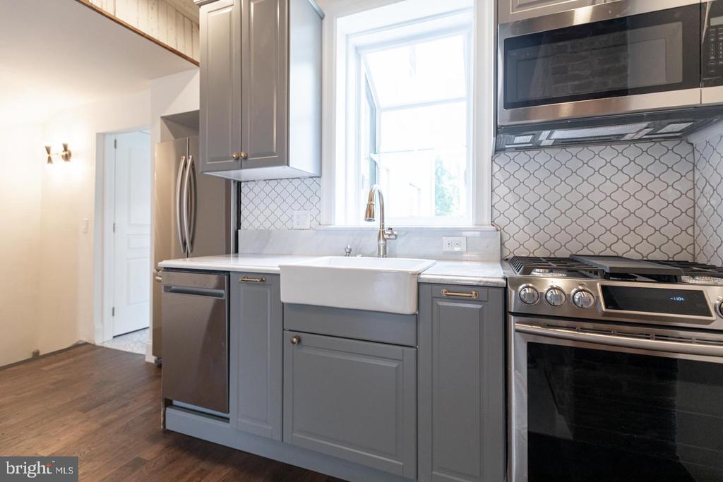 130 W LAUREL STREET 2