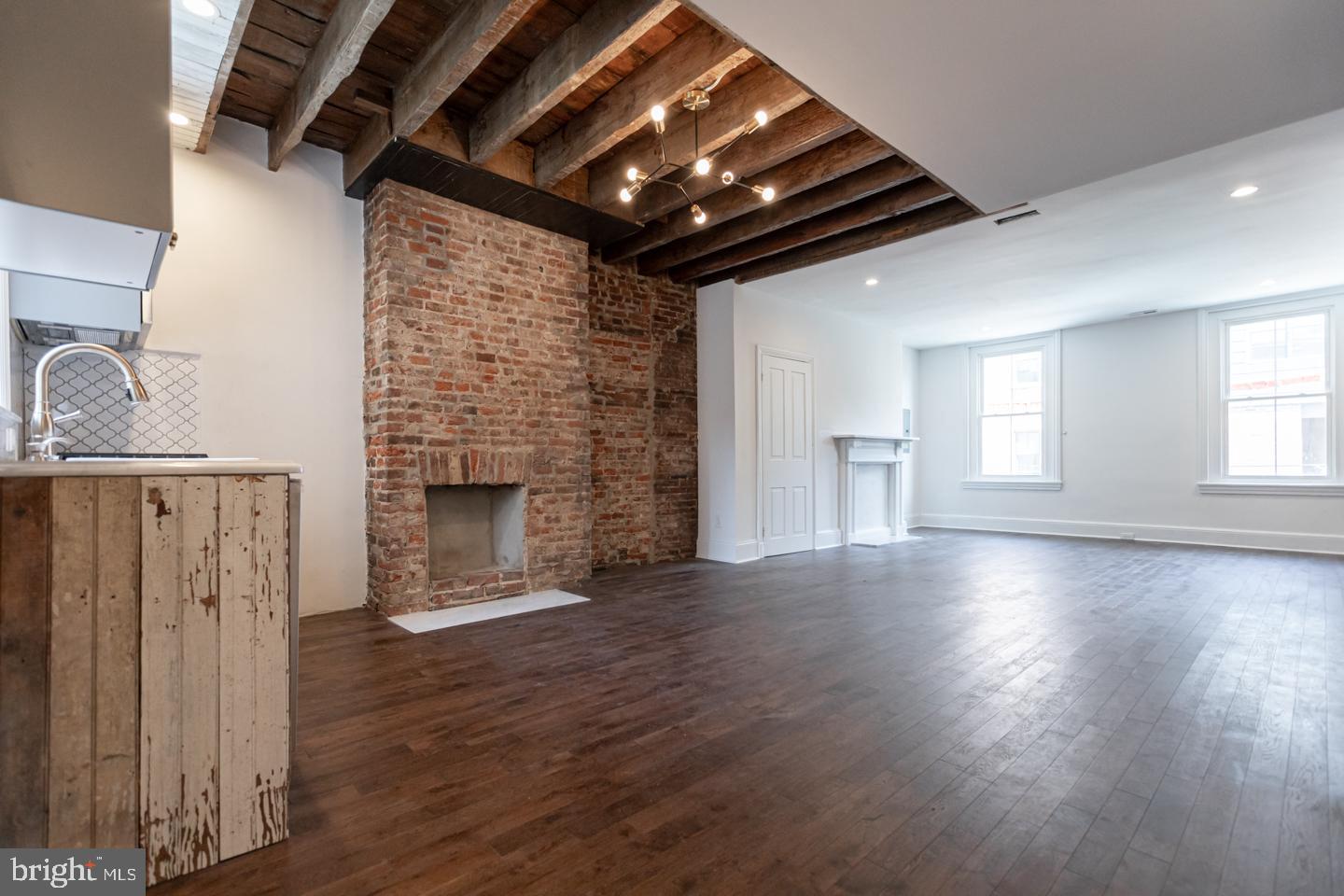 130 W LAUREL STREET 2