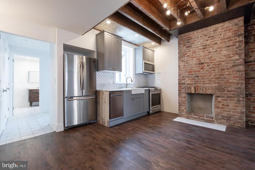 130 W LAUREL STREET 2