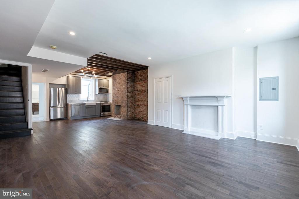 130 W LAUREL STREET 2