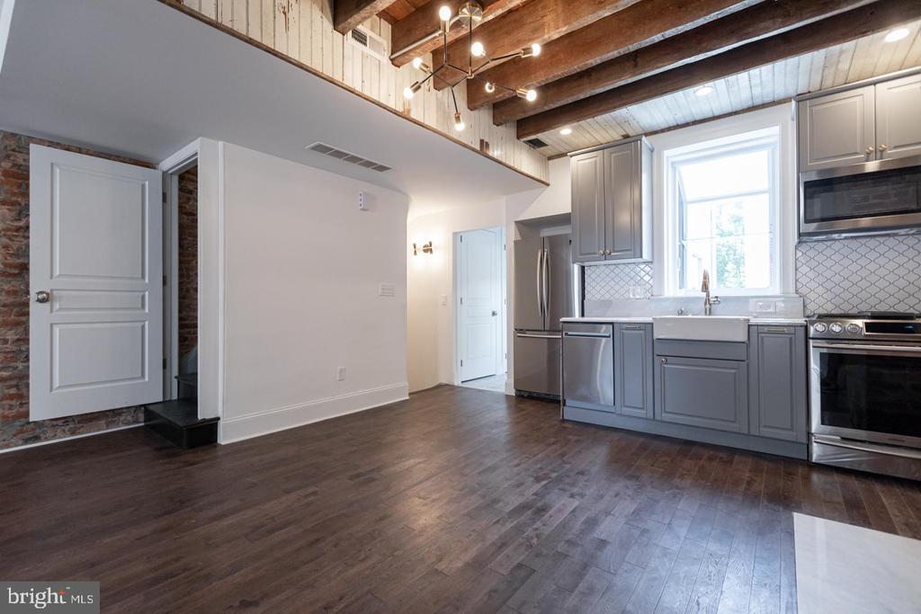 130 W LAUREL STREET 2