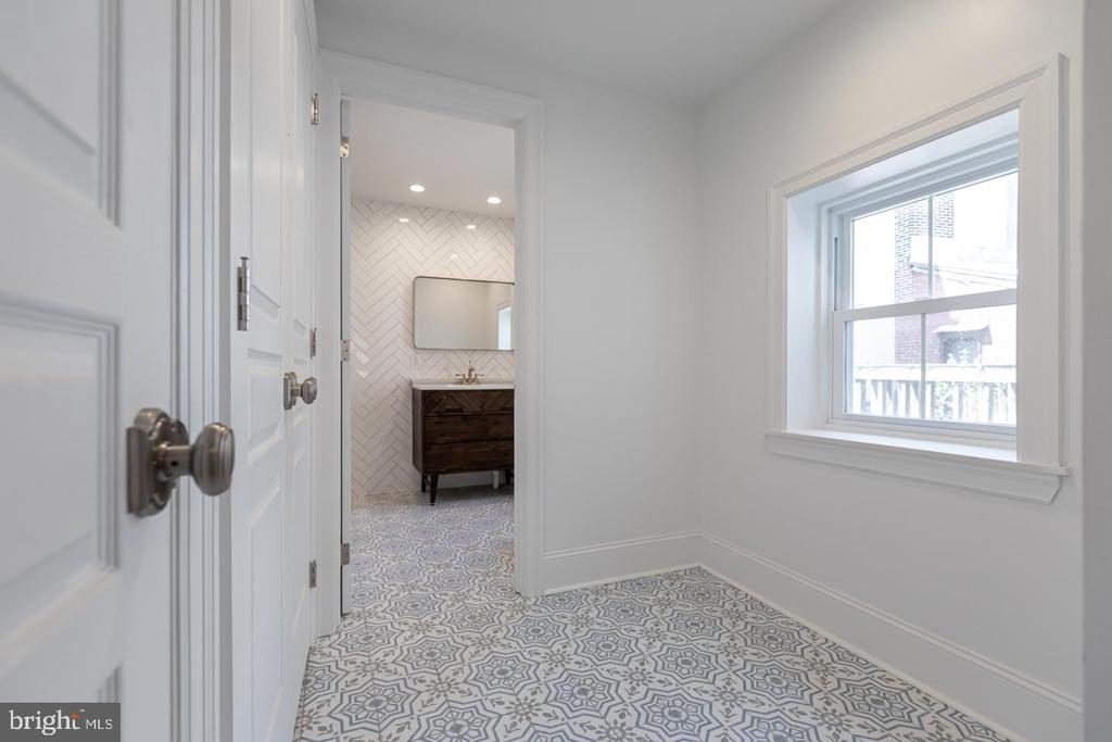130 W LAUREL STREET 2